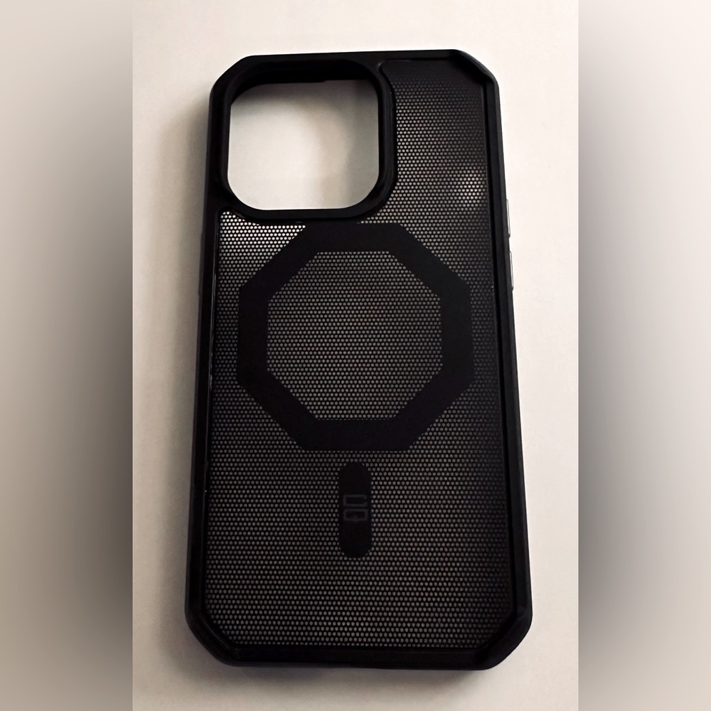 iPhone 14 Pro Black Mesh Case